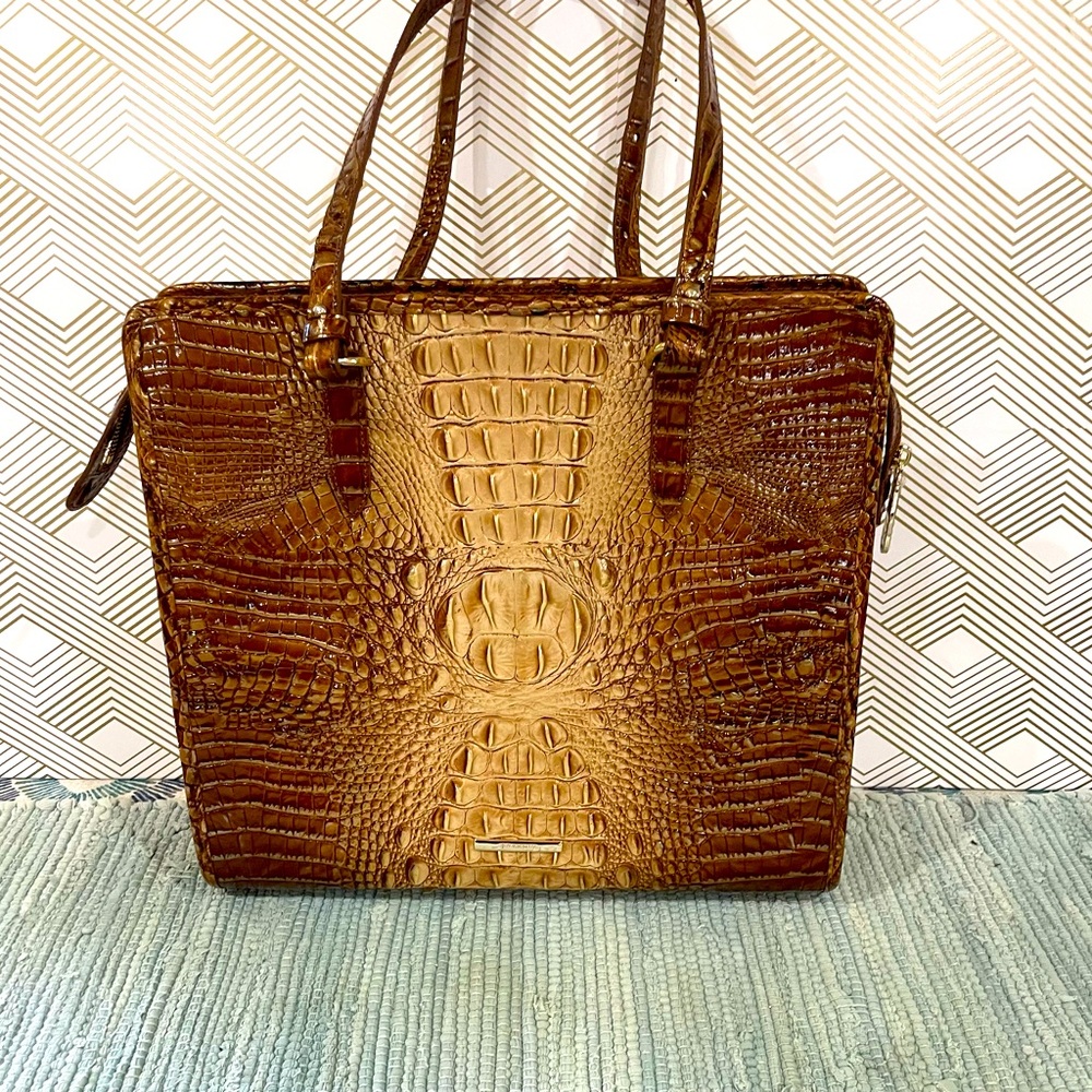 Brahmin Tia in Teak
